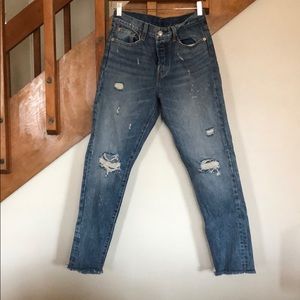 LEVI high waisted distressed medium/light wash